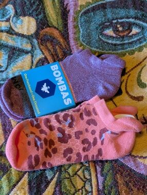 Bombas 2 pairs Unisex Ankle Socks in Purple and Pink Leopard